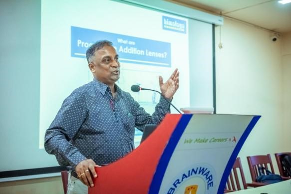 Himalaya Optical Executive Director conducts a seminar on 'Dispensing and trouble shooting in PALs'
